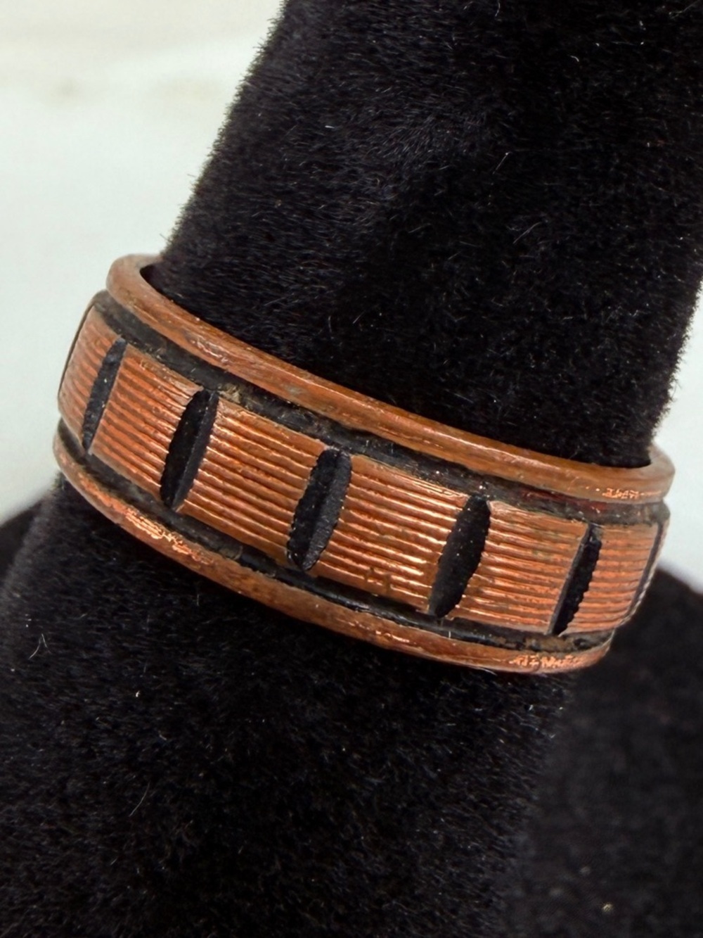Vintage size 4 3/4 Copper and Black Patterned Band Ring